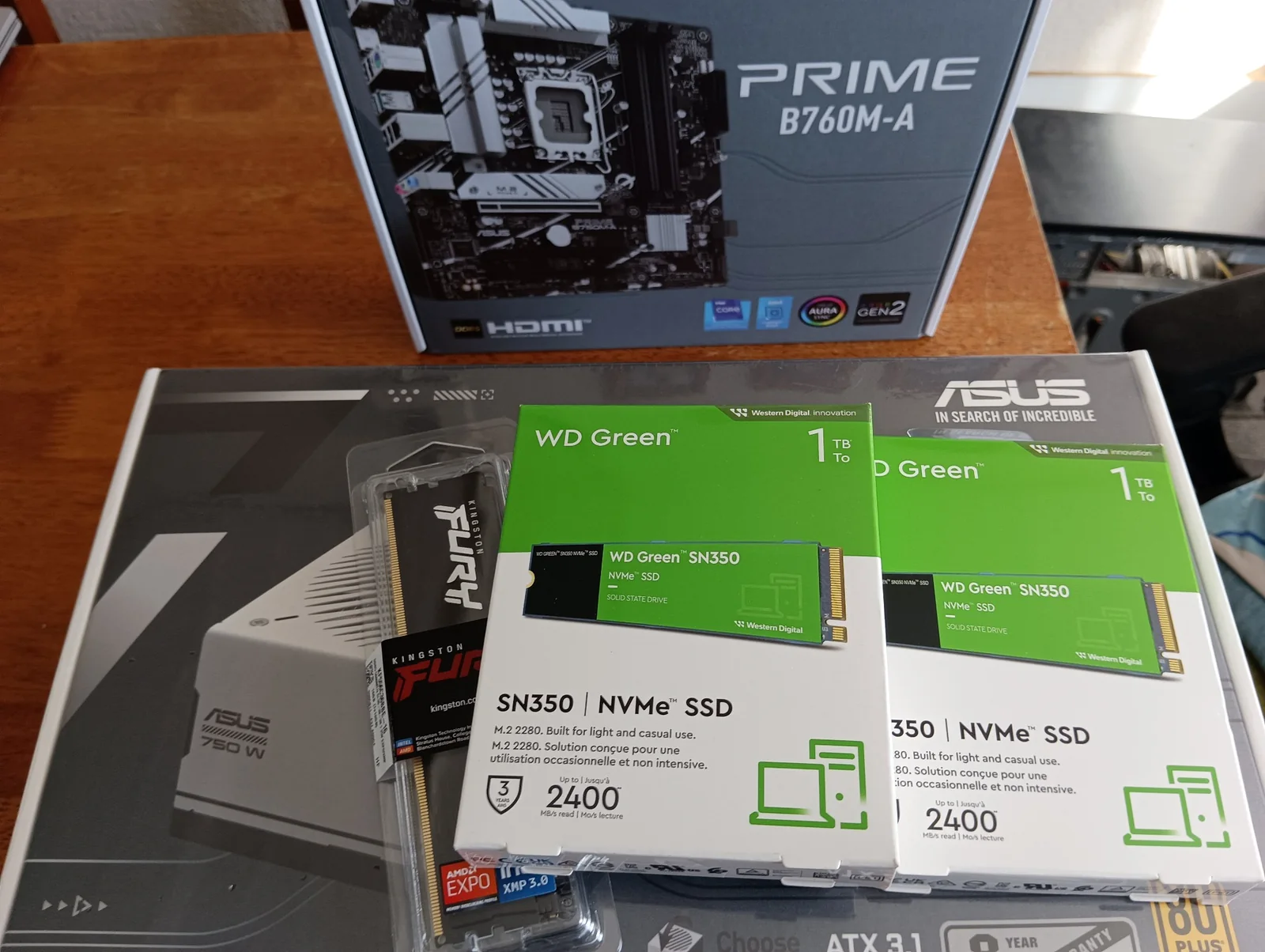 SSD NVMe y componentes para actualización de computador